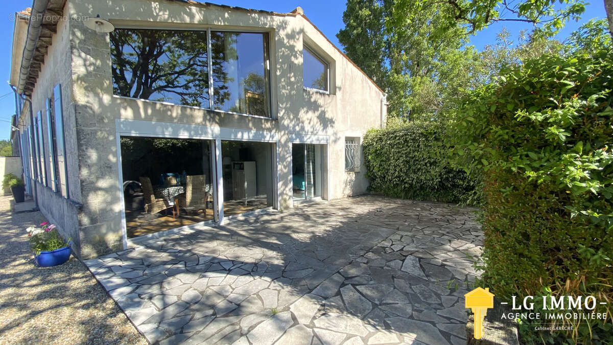 Maison à BRIE-SOUS-MORTAGNE