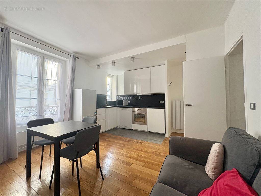 Appartement à PARIS-15E