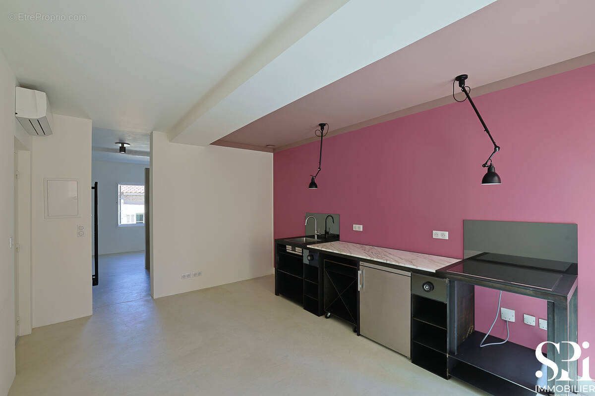 Hyeres vieille ville - loft atypique - t2 - à vendre    entièrement rénové - photo 3