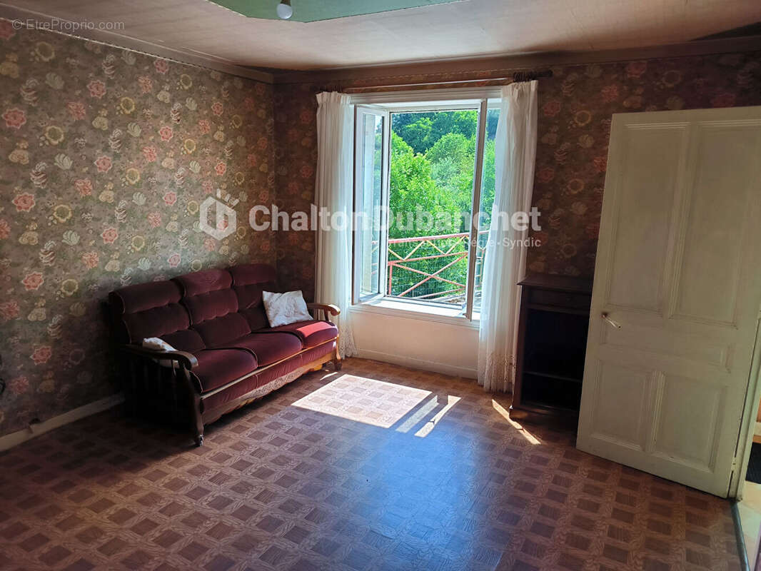 Maison à SAINTE-COLOMBE-SUR-GAND