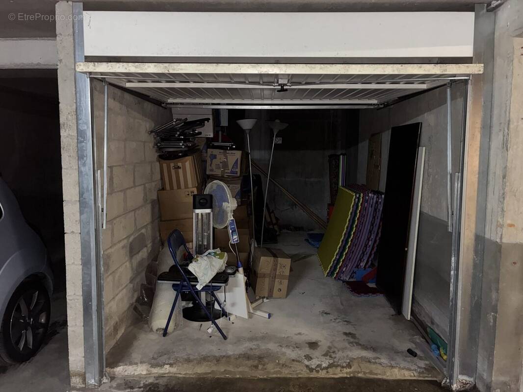 Parking à PARIS-20E