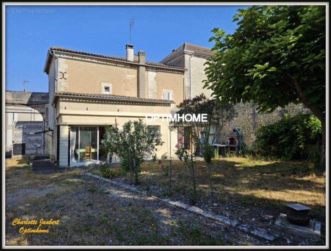 Maison à vendre 6 pièces BARBEZIEUX SAINT HILAIRE (16) - photo 2