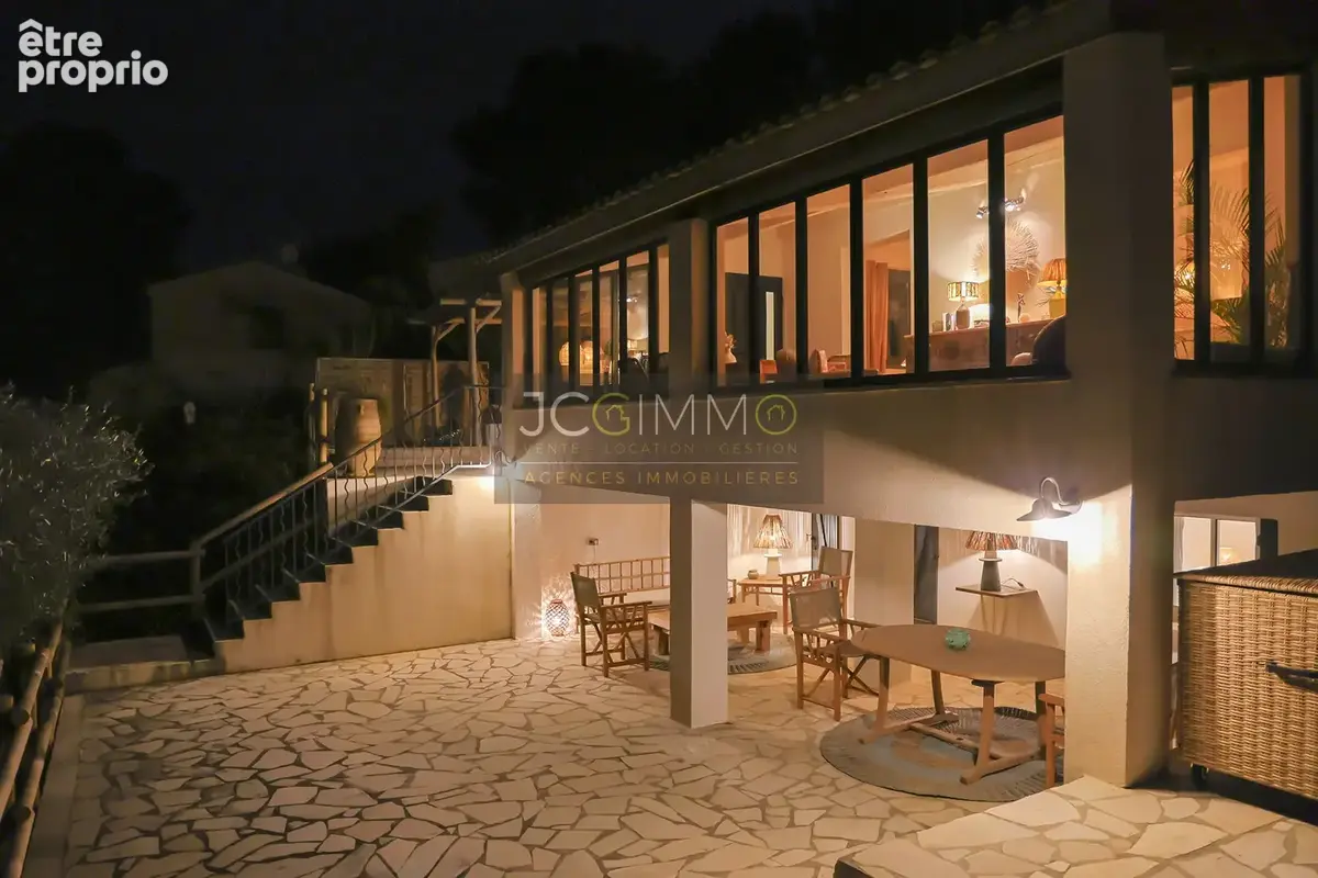 Carqueirane - villa t6 183 m2 vue mer dominante et panoramique avec studio - photo 44