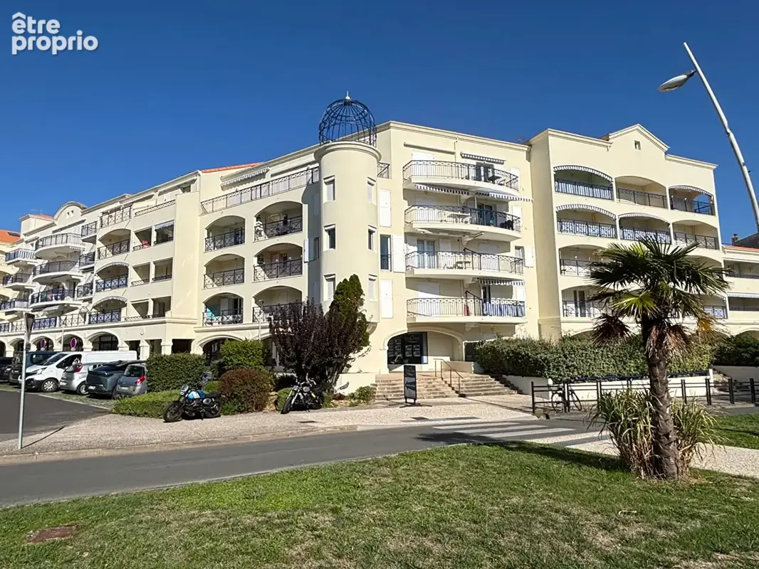 Parking à VAUX-SUR-MER