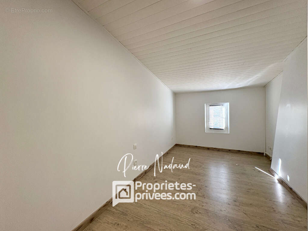 Maison à LES ARTIGUES-DE-LUSSAC