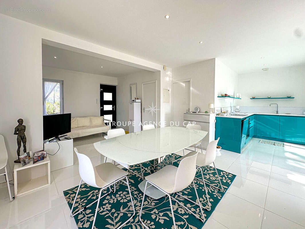 À vendre villa 4 pièces avec vue mer et studio indépendant, 15min a pied du centre ville de saint aygulf - photo 5