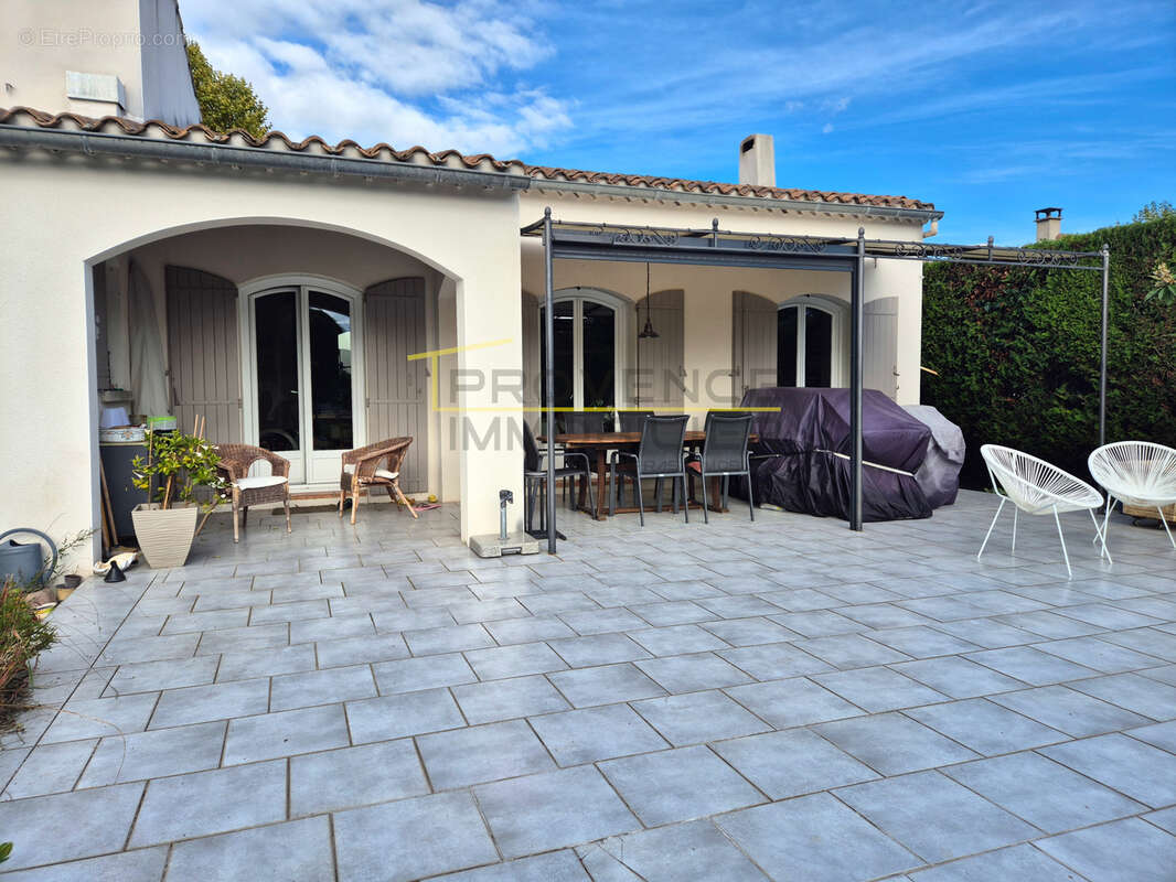 Maison à MONTELIMAR