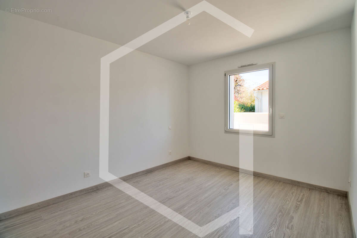 Maison à SAINT-SATURNIN-DU-BOIS