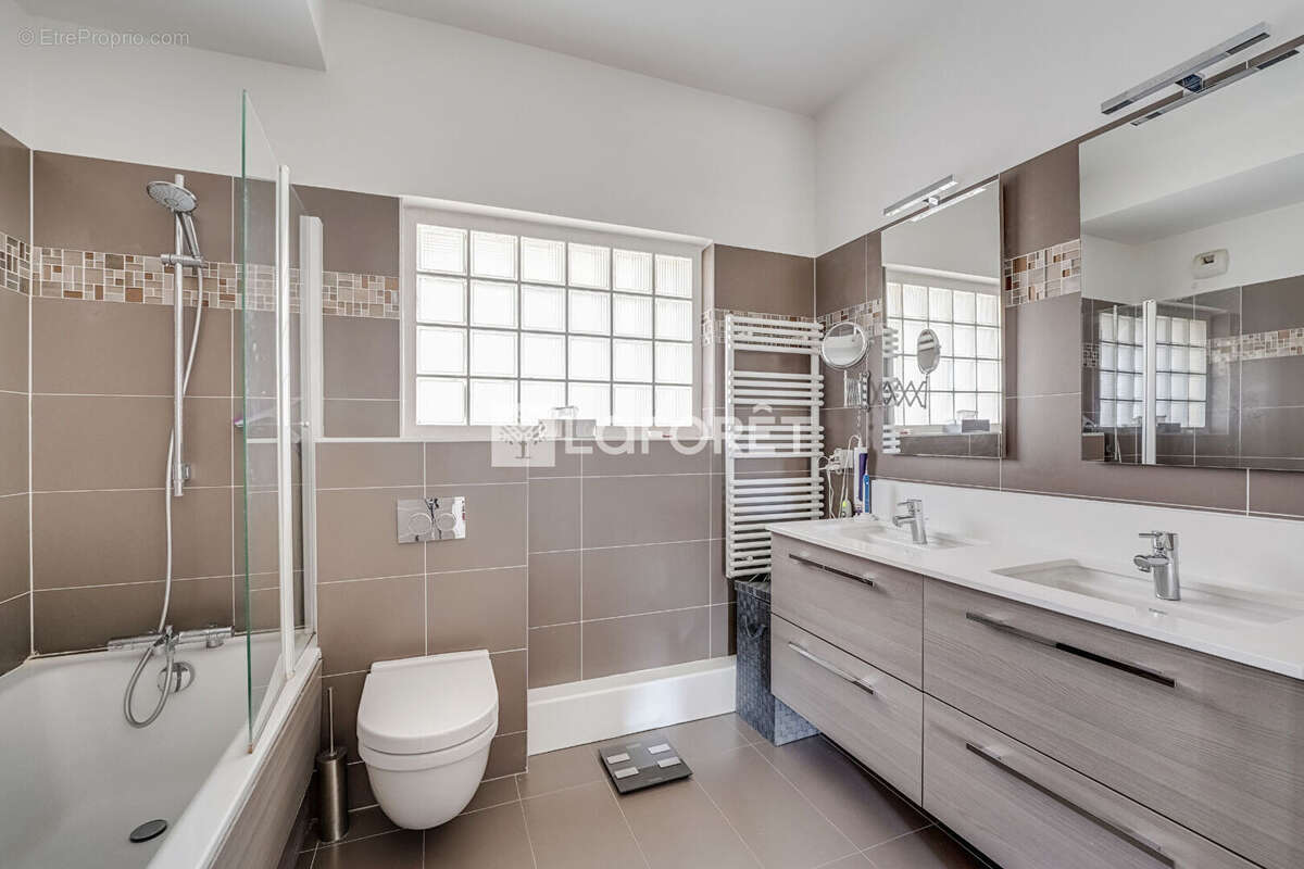 Appartement à PARIS-14E