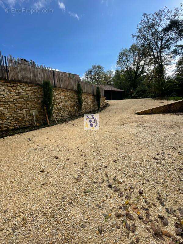 Maison à SAVIGNAC-LES-EGLISES
