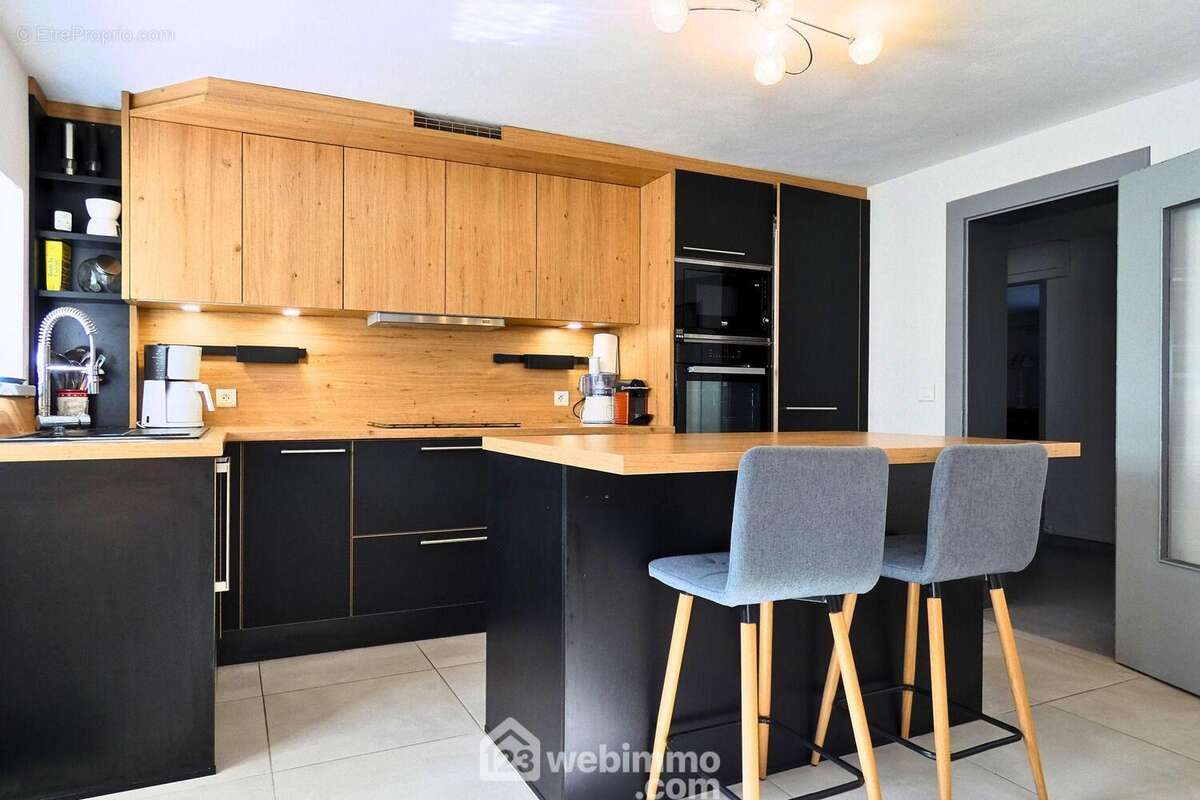 donnant beaucoup de charme et caractère à la pièce. - Appartement à CREST-VOLAND