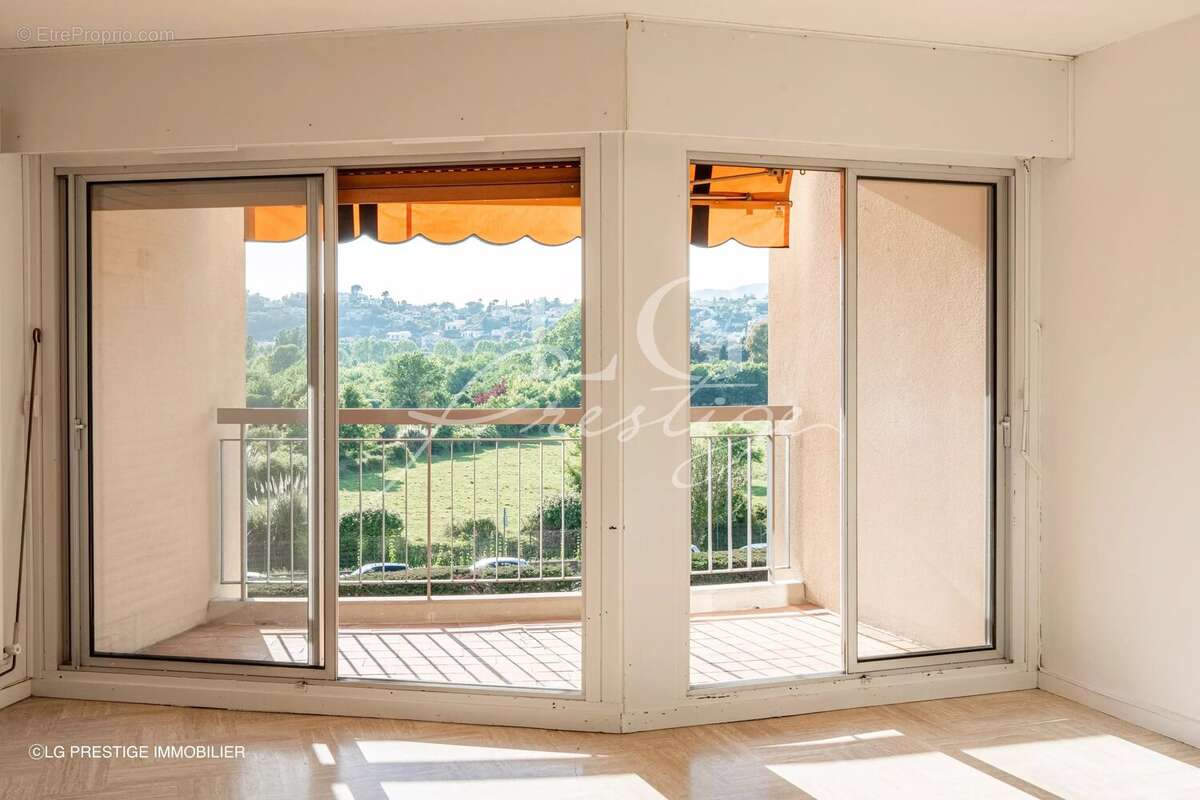 Appartement à MANDELIEU-LA-NAPOULE