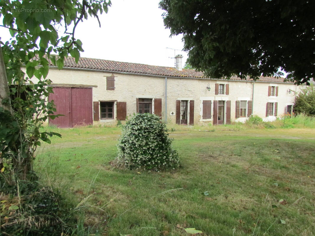 Maison à LONGRE
