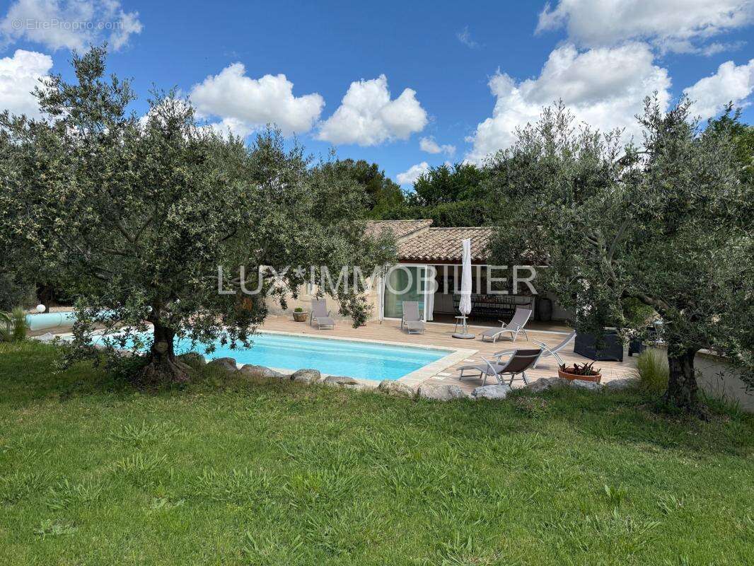 Noves - villa d'architecte, piscine pool-house, centre calme - photo 10