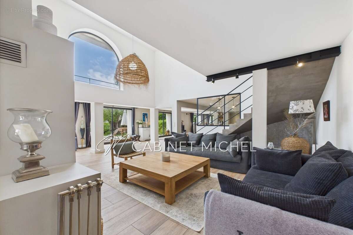 Maison à ROQUEFORT-LES-PINS