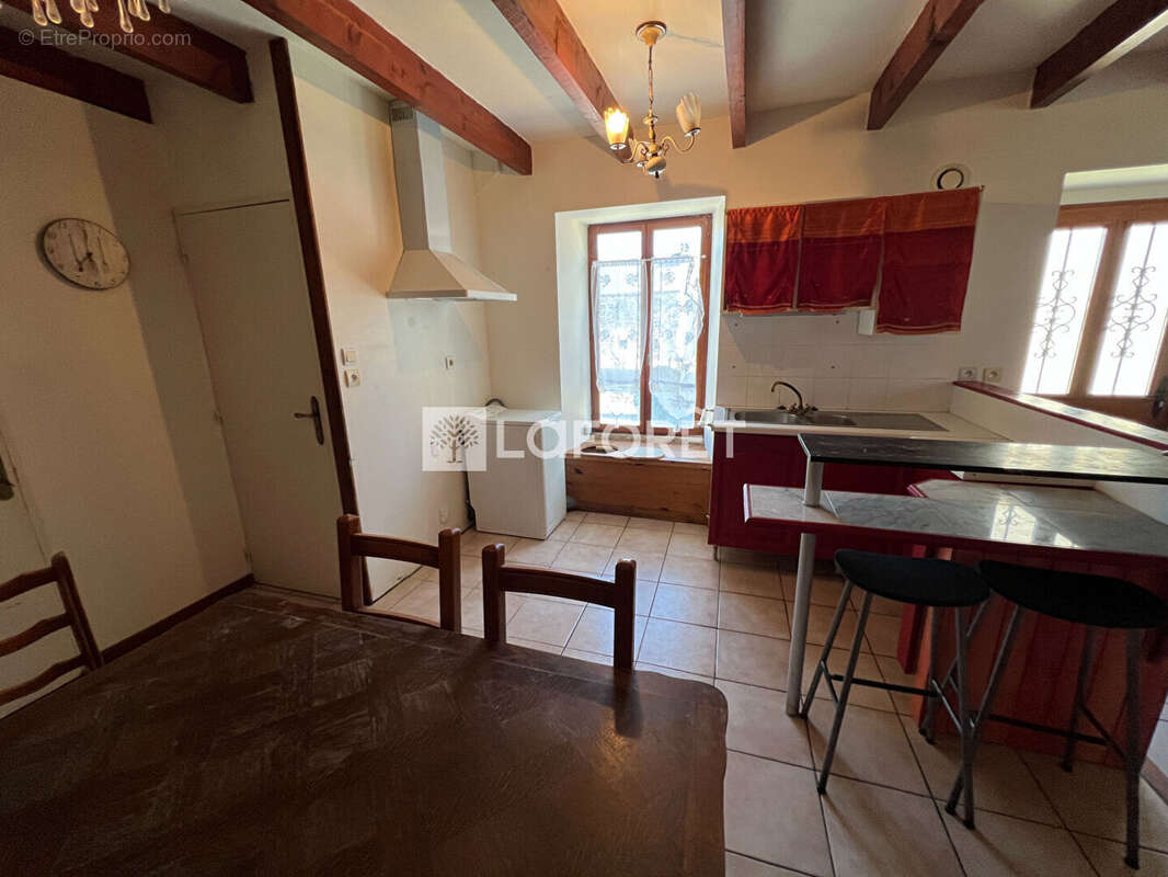 Maison de Bourg avec extérieur. - photo 5