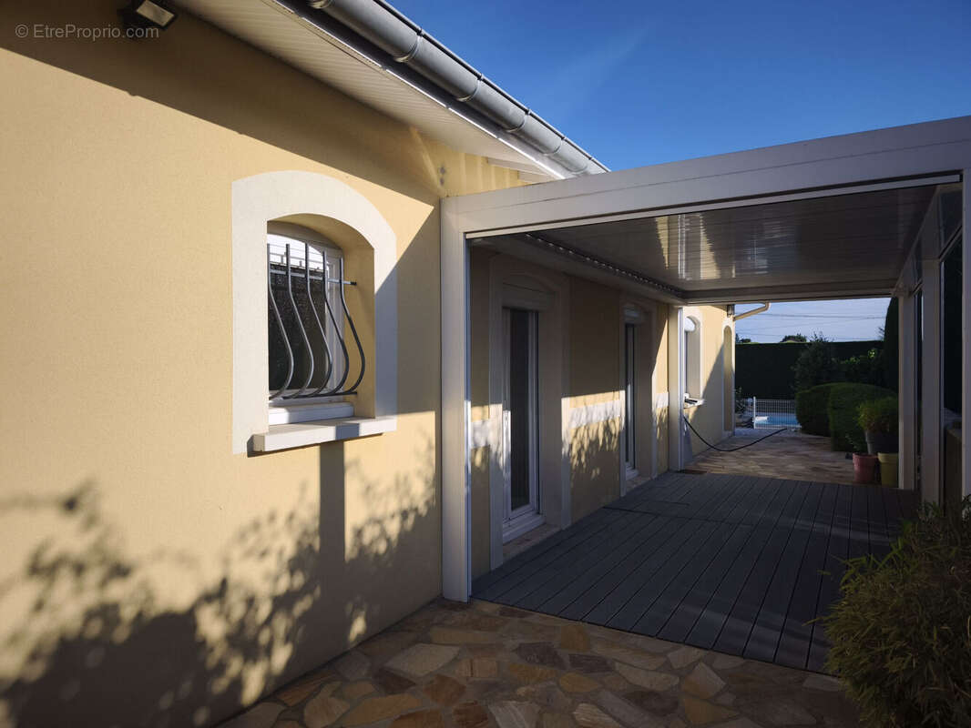 Photo 2 - Maison à VEAUCHE