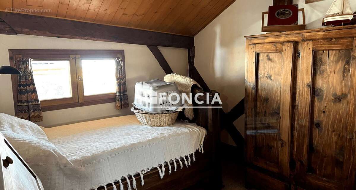 Maison à LES ALLUES