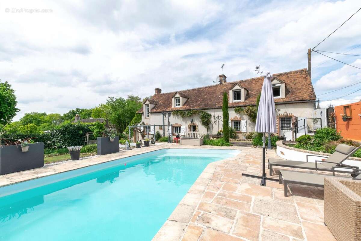Maison à LES BORDES