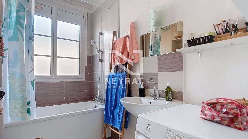 Venez découvrir cet appartement situé à deux pas de la gare au deuxième et dernière étage d'une petite copropriété - photo 5