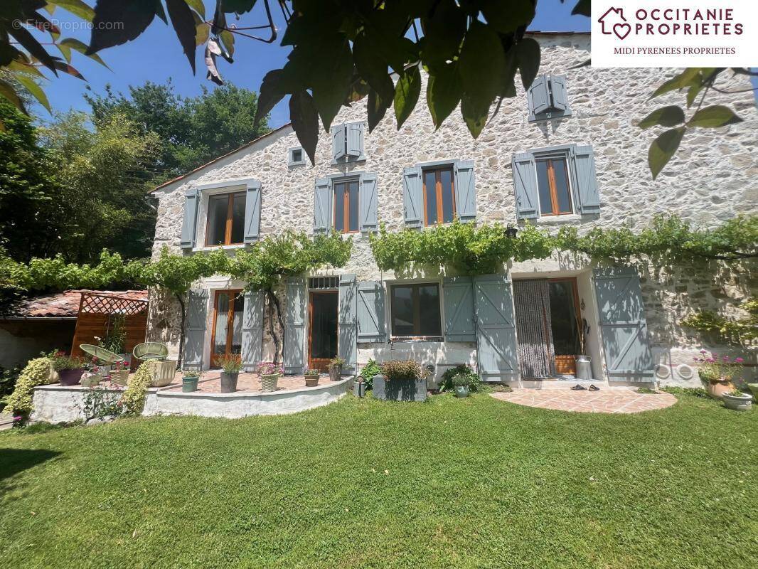 Maison à SAINT-PIERRE-DE-RIVIERE