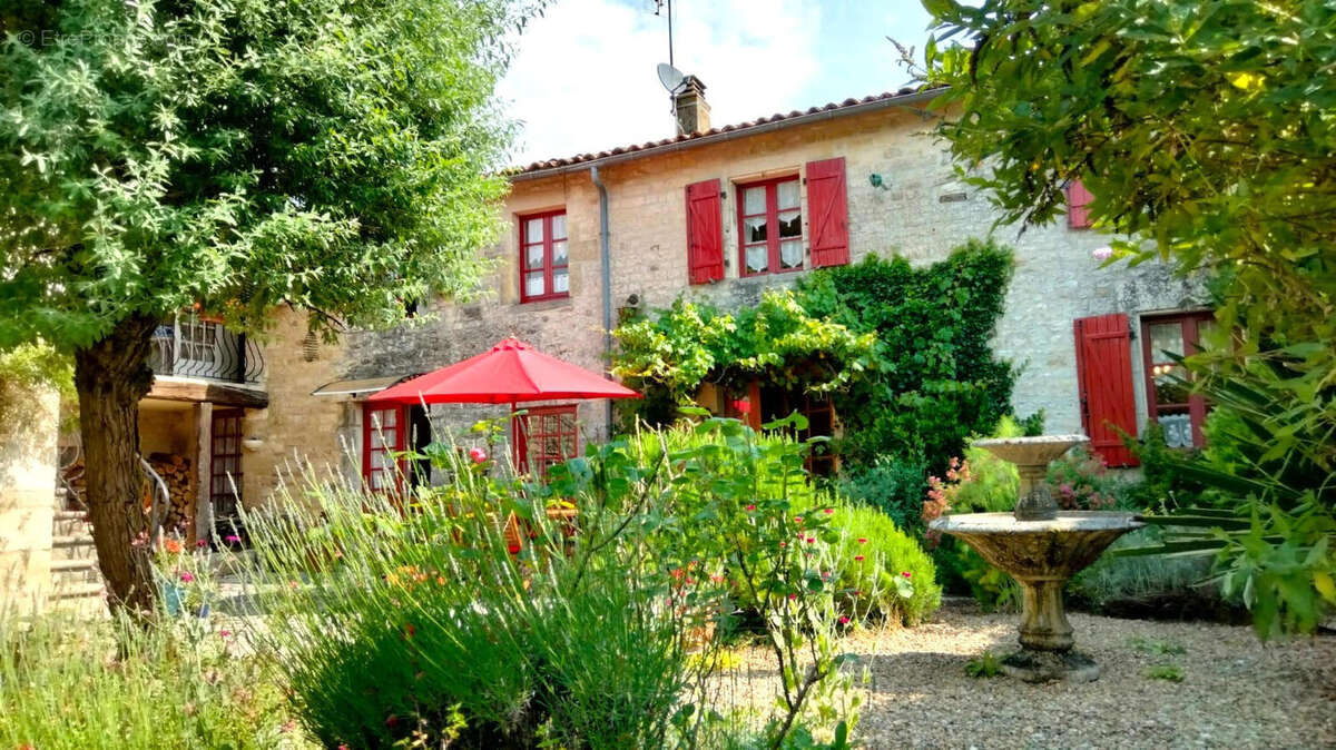 OVERVIEW - Maison à SALLES-DE-VILLEFAGNAN