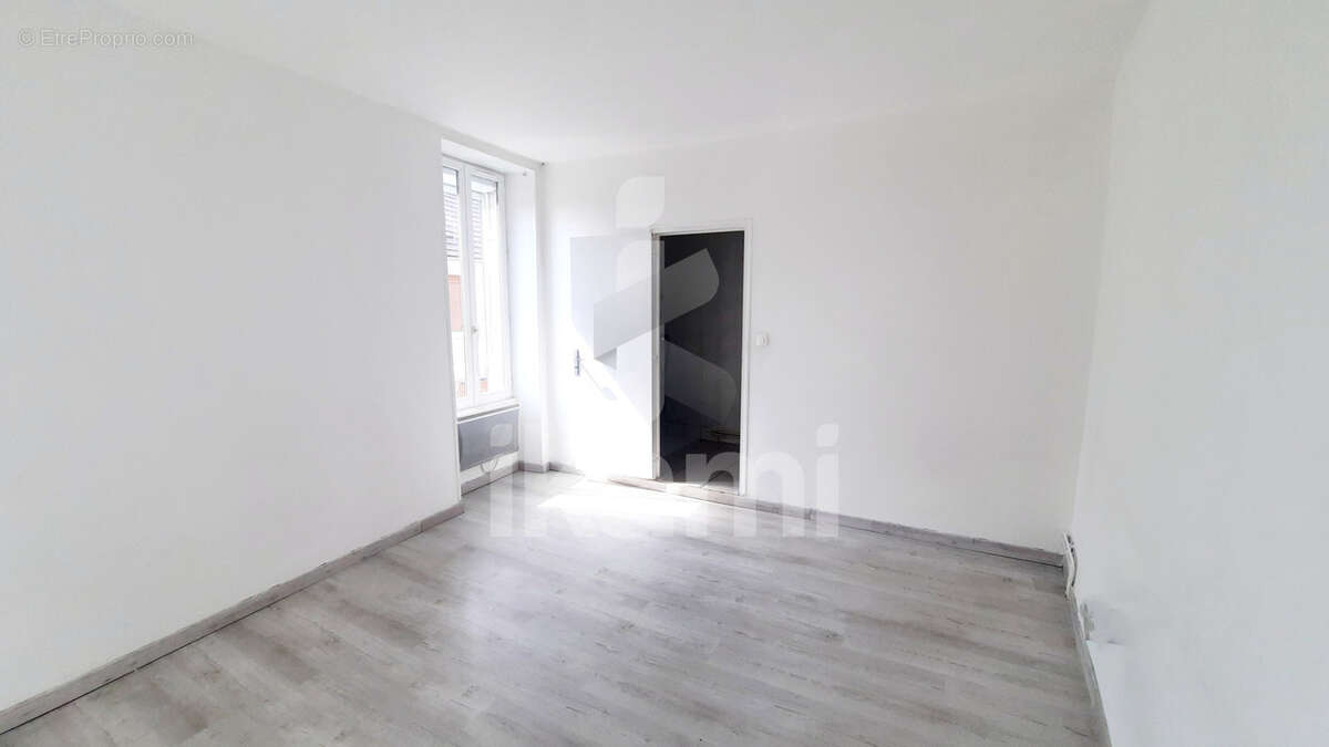 Appartement à COURSON-LES-CARRIERES