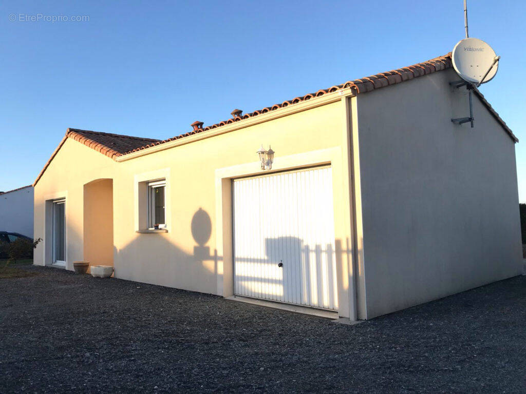 Maison à VOUILLE-LES-MARAIS