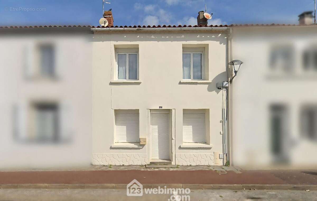 Façade - Maison à AVRILLE