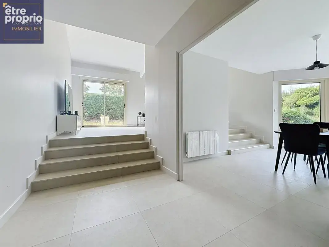 Maison Saint-Genis-Laval La Chapelle aux Paons 5 pièces 125 m² sur terrain paysager 737 m² avec piscine - photo 4