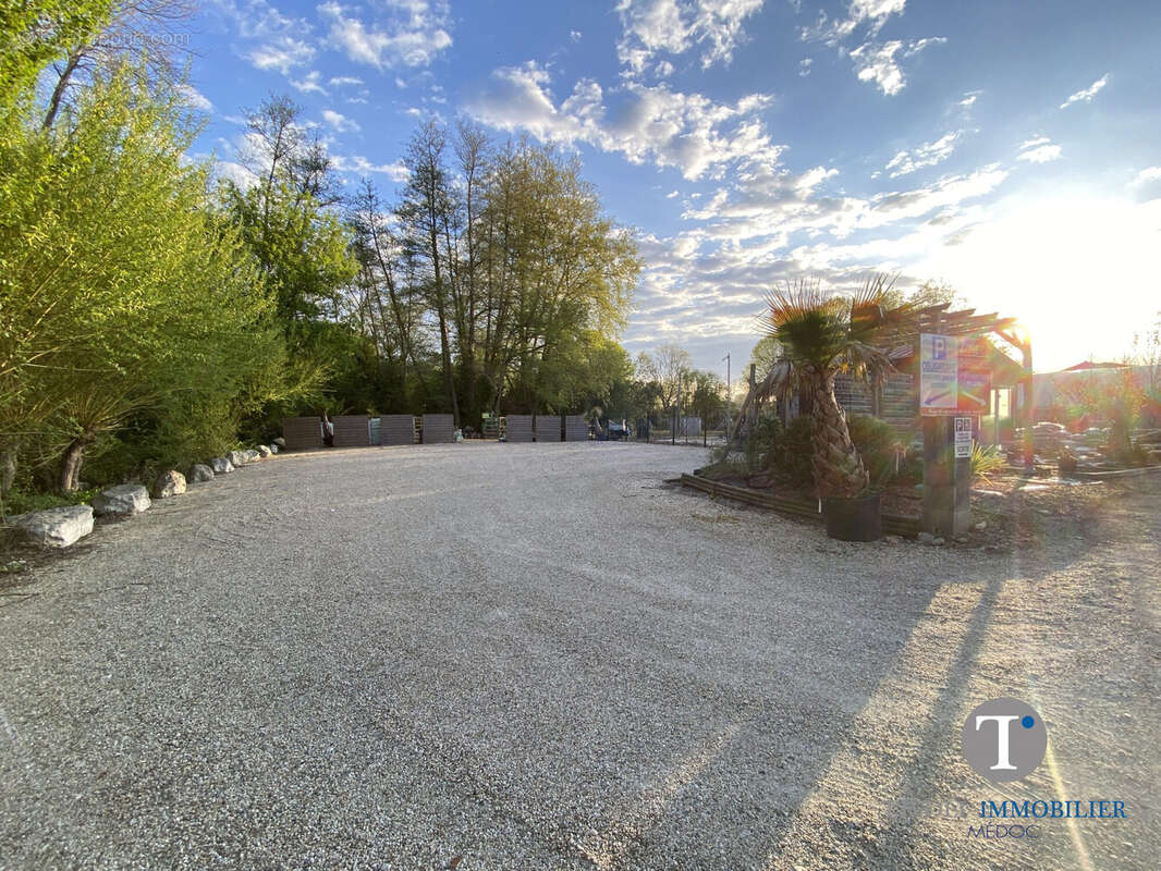 Commerce à LESPARRE-MEDOC