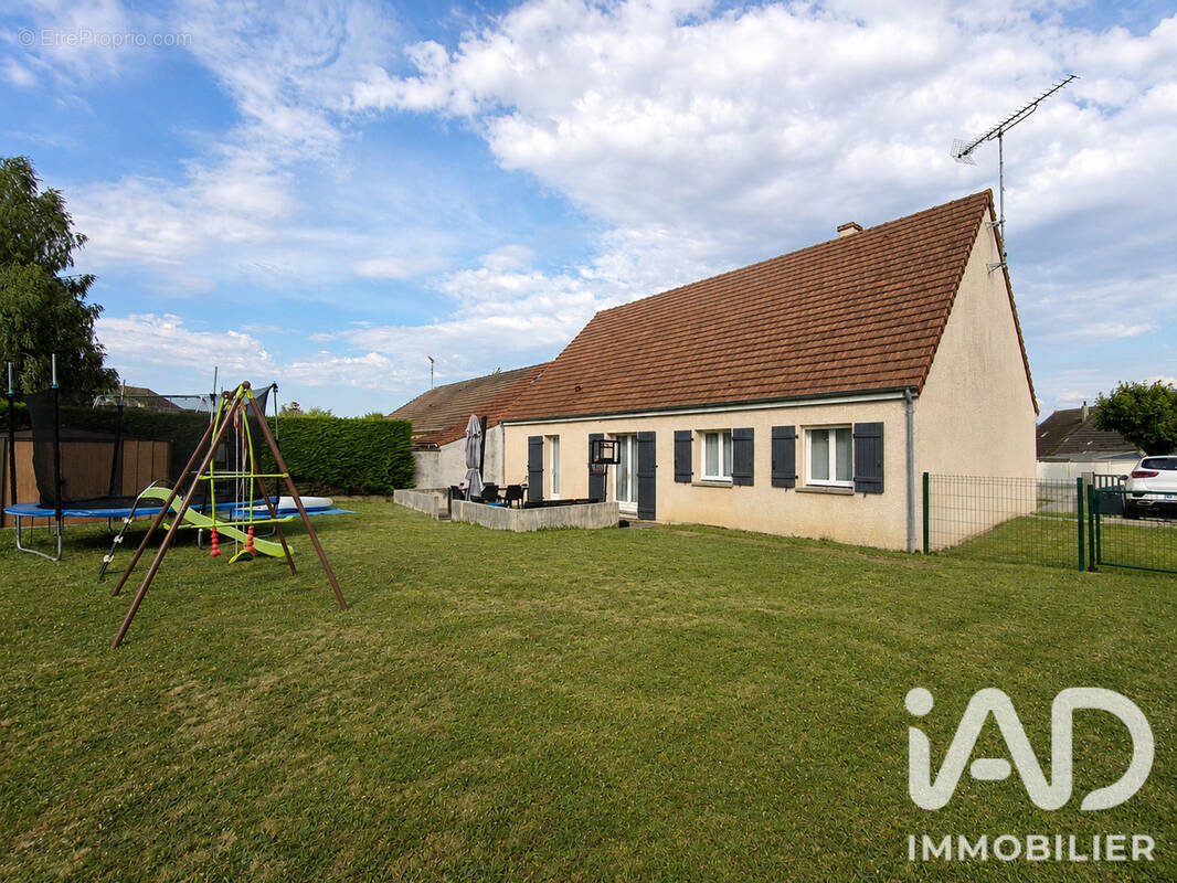 Photo 1 - Maison à LE PLESSIS-BELLEVILLE