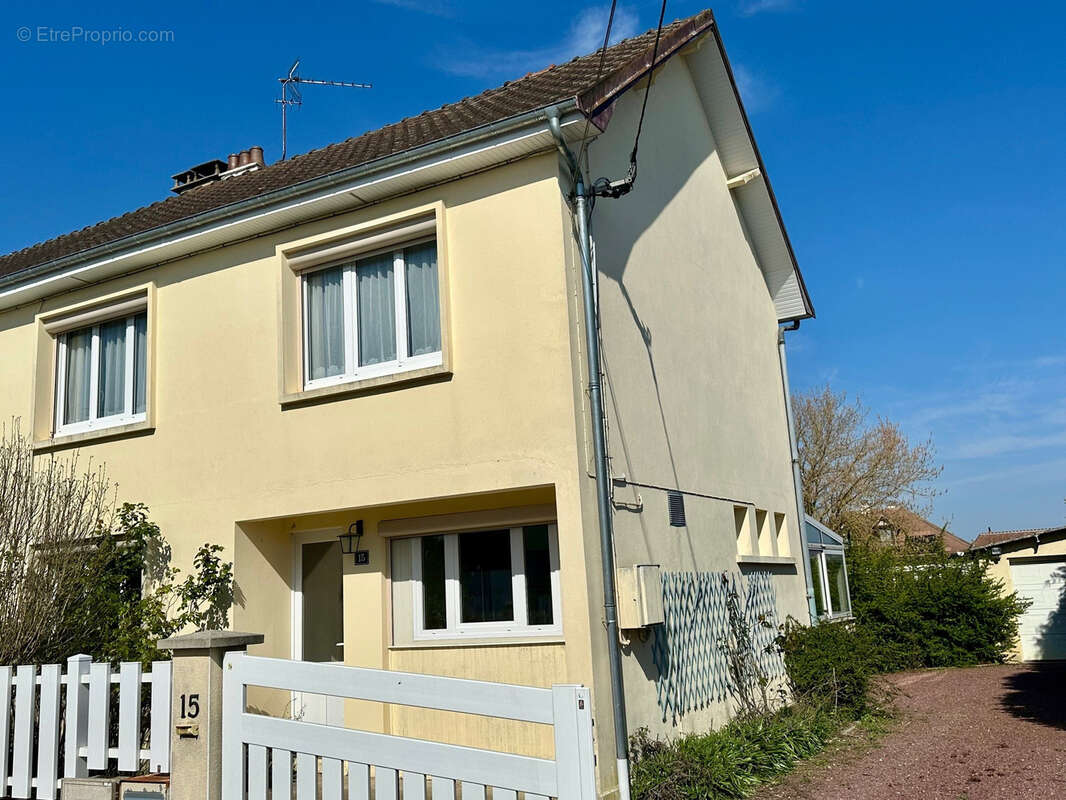 Maison à SAINT-DOULCHARD