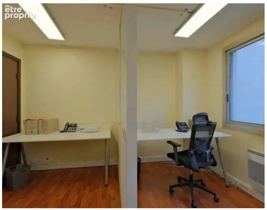 Bureaux en rez-de-chaussée – Triple exposition, double entrée sécurisée - photo 3