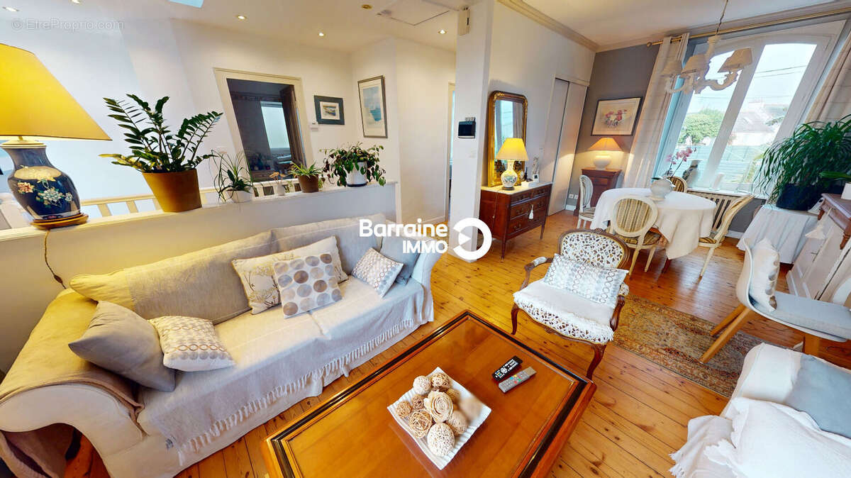 Maison à LE RELECQ-KERHUON