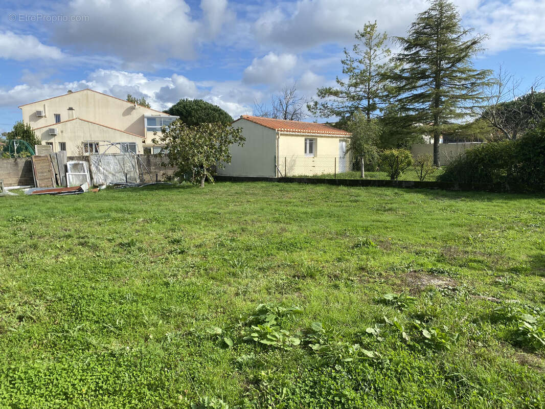 Terrain à L&#039;AIGUILLON-SUR-VIE