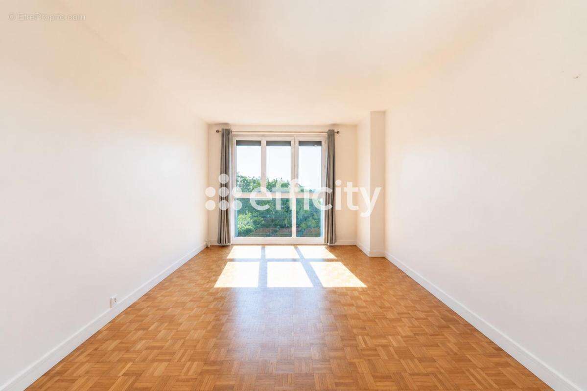 Appartement à SURESNES