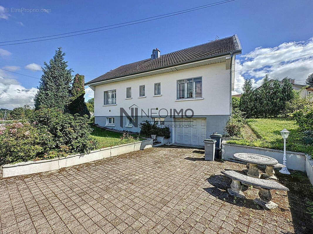 Maison à NEUFCHATEAU