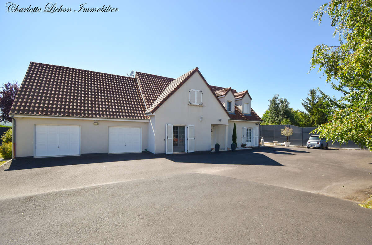 Maison 208 m2 - 292 m2 au sol - 5 chambres - véranda - garage - piscine  - cour et jardin - photo 21