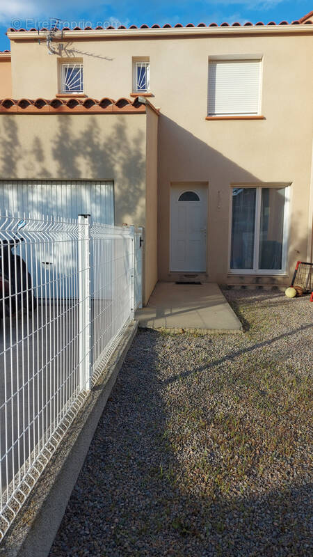 Maison à SAINT-LAURENT-DE-LA-SALANQUE