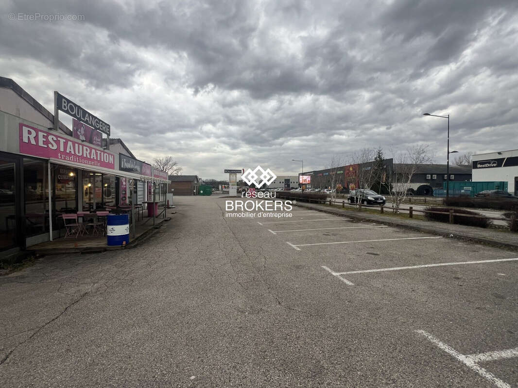 Commerce à MORESTEL