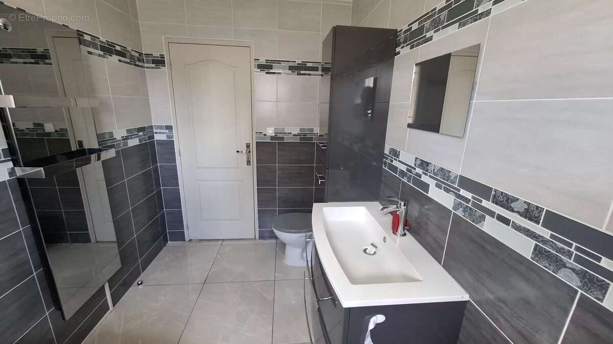 Maison à SAINT-JEAN-DE-LA-RUELLE