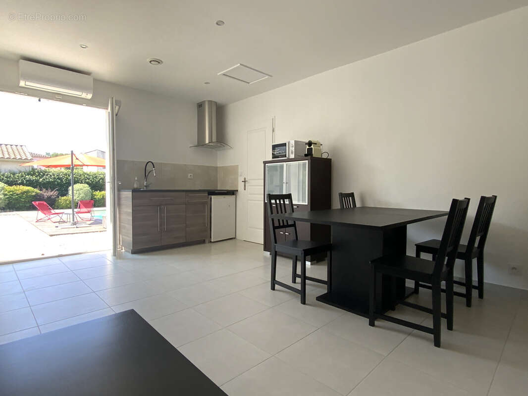 Maison de plain pied de 148 m2 avec piscine et T2 indépendant sur terrain de 1000 m2. - photo 11
