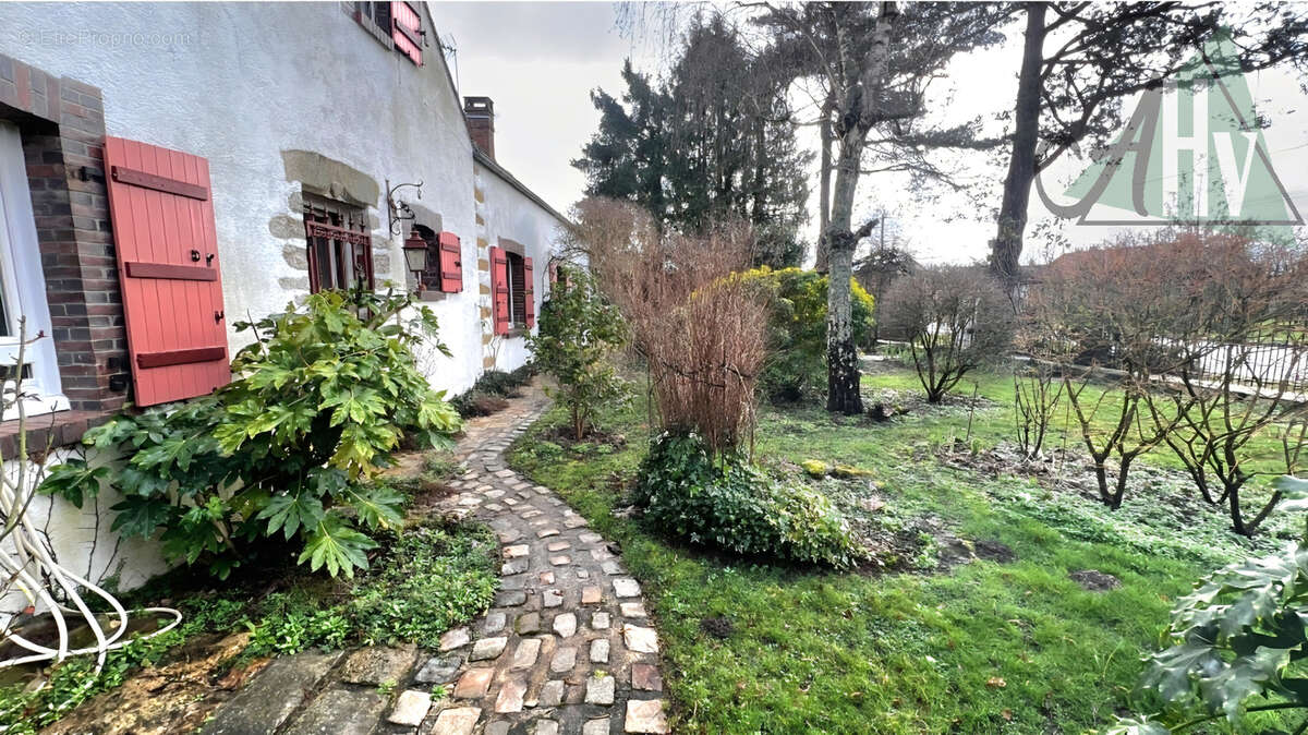 Maison à VILLENEUVE-LES-BORDES