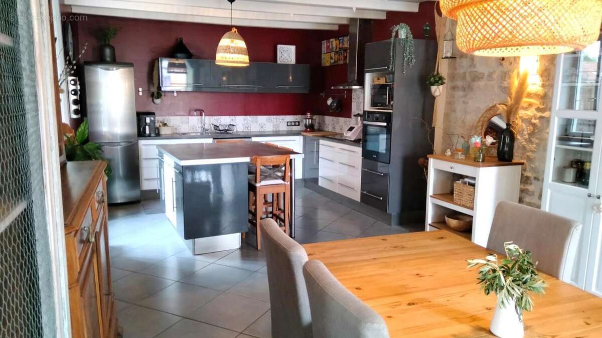 CUISINE/SAM - Maison à COULGENS