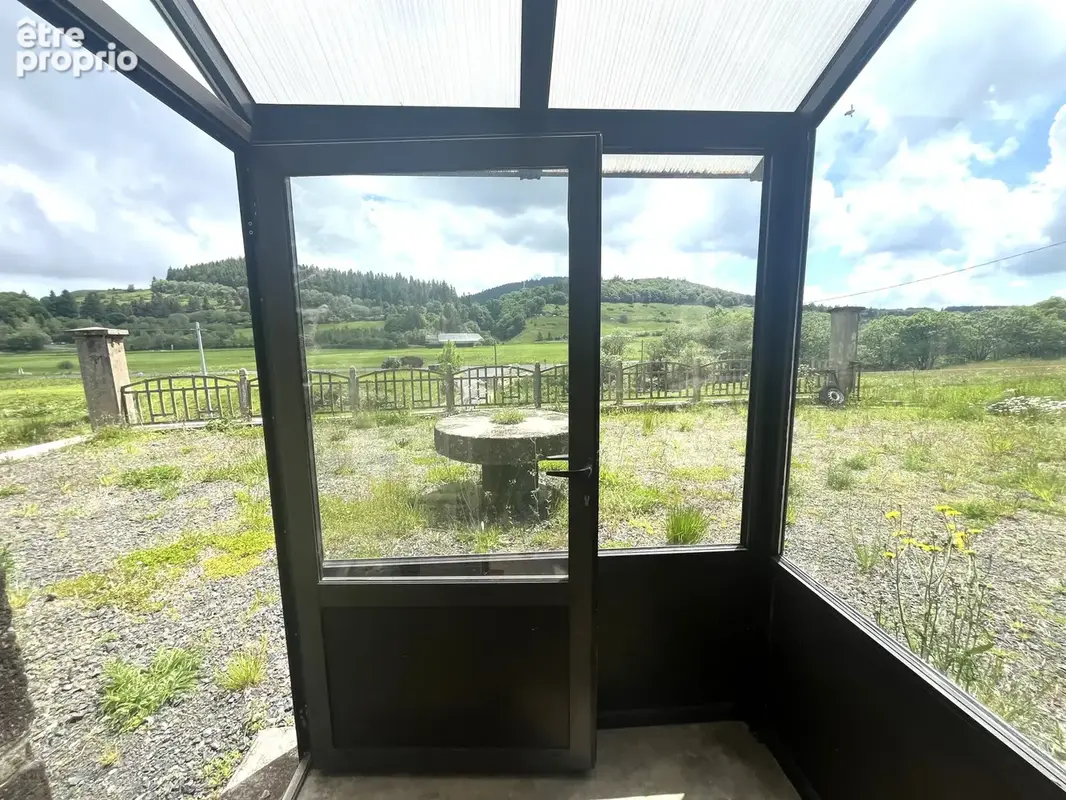 Entre besse et super-besse propriete en pierre avec grange, ecurie et source sur 12594m2 de terrain - photo 7