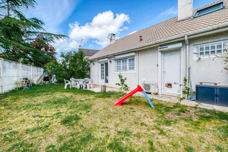 Christophe Michaudelle – EXCLUSIVITE CAPIFRANCE - vous propose à MEAUX proche de toutes commodités à pied : maison - 6 pièces -  - photo 4