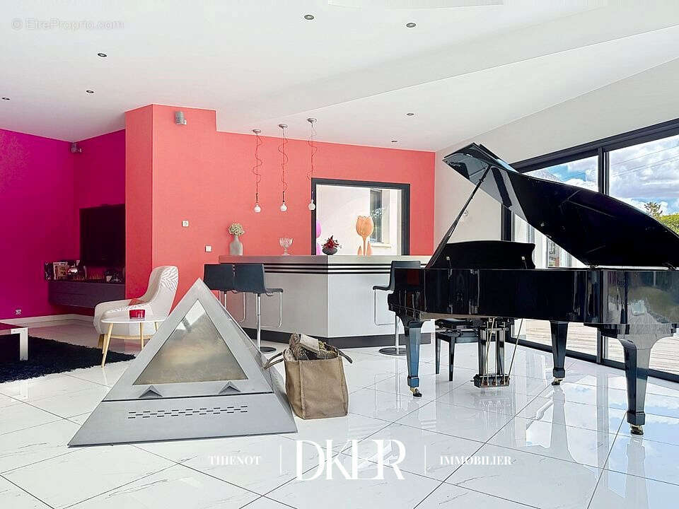 Propriété de prestige avec confort de plain pied de 500 m2 sur parc 4400 m2 située sur la cote des blancs - photo 3