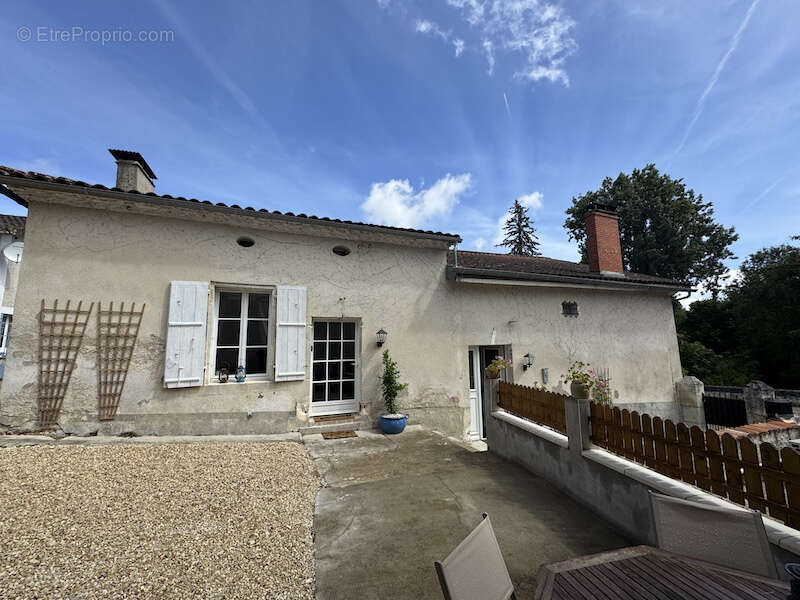 Maison à BONNES