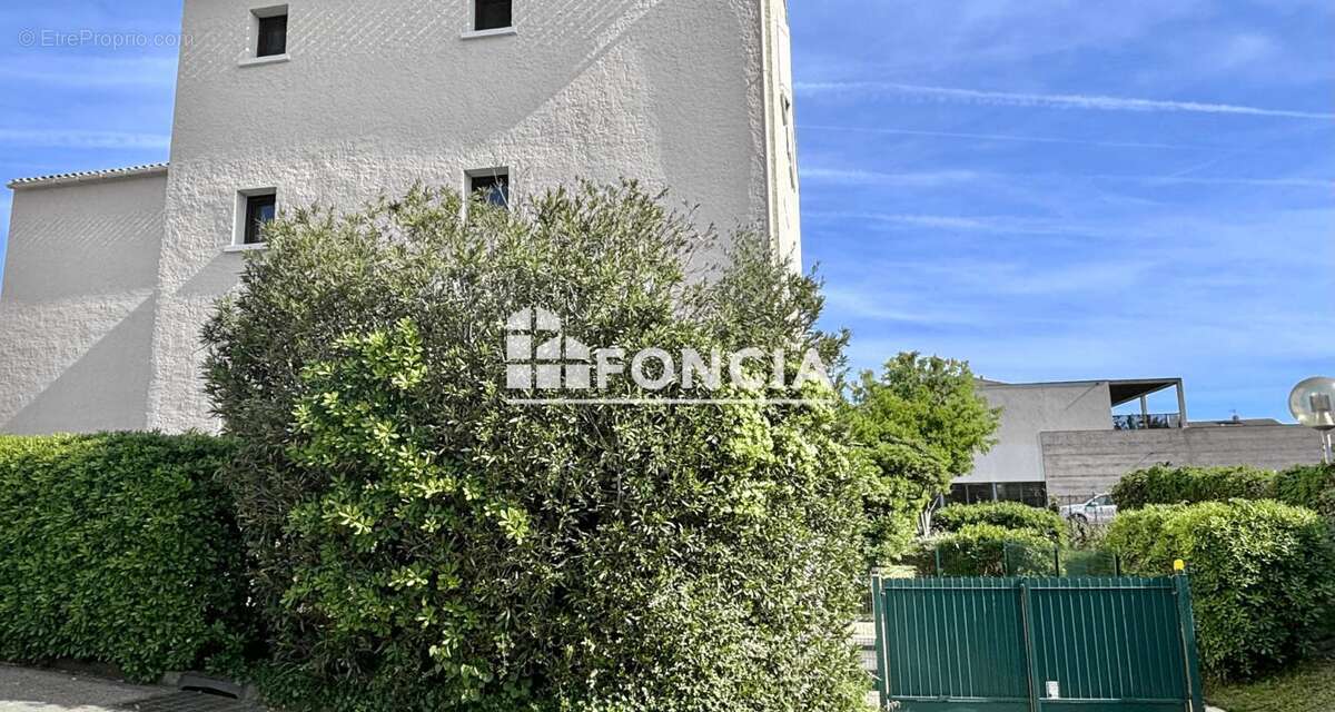 Parking à LA LONDE-LES-MAURES
